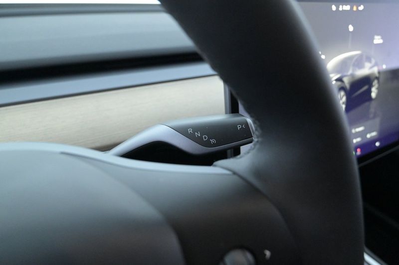 Tesla Model Y bild 8