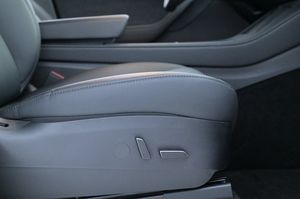 Tesla Model Y bild 13