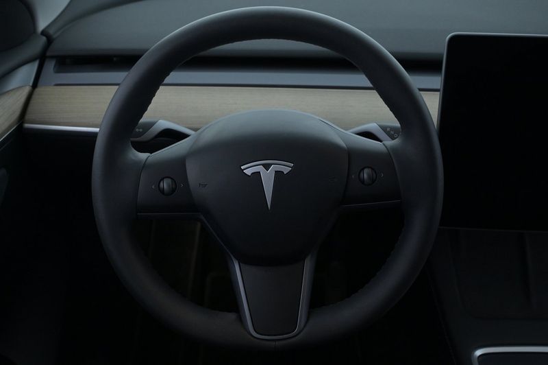 Tesla Model Y bild 7