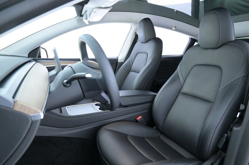 Tesla Model Y bild 9