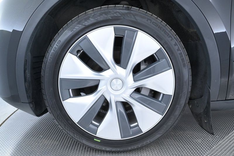 Tesla Model Y bild 27