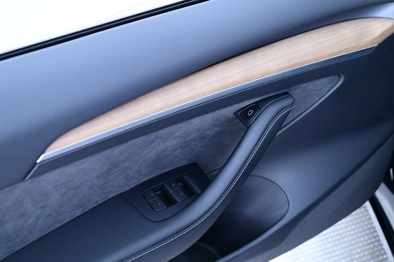 Tesla Model 3 bild 10