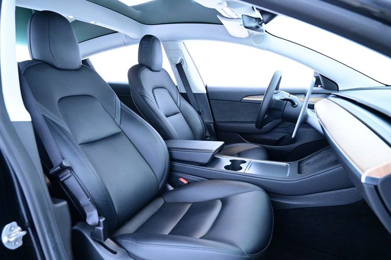 Tesla Model 3 bild 12