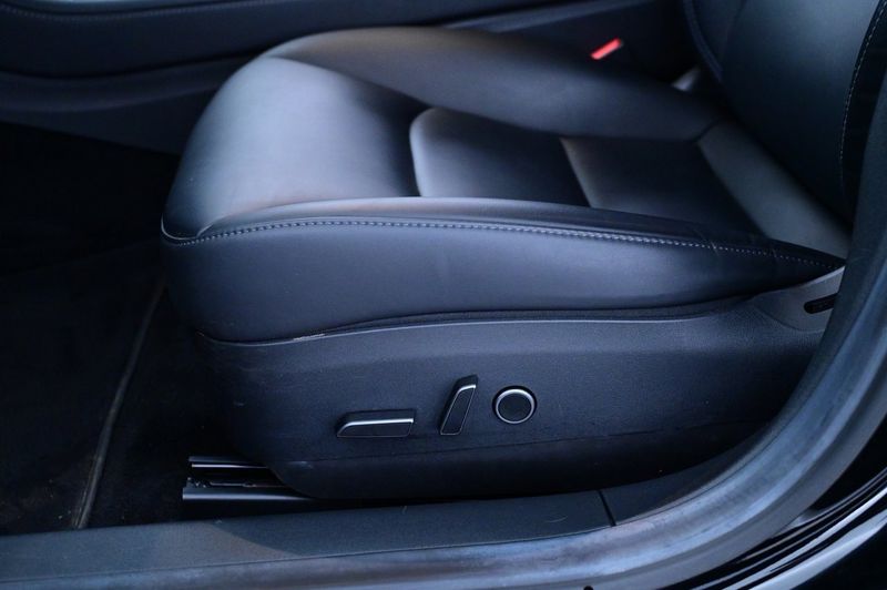 Tesla Model 3 bild 11