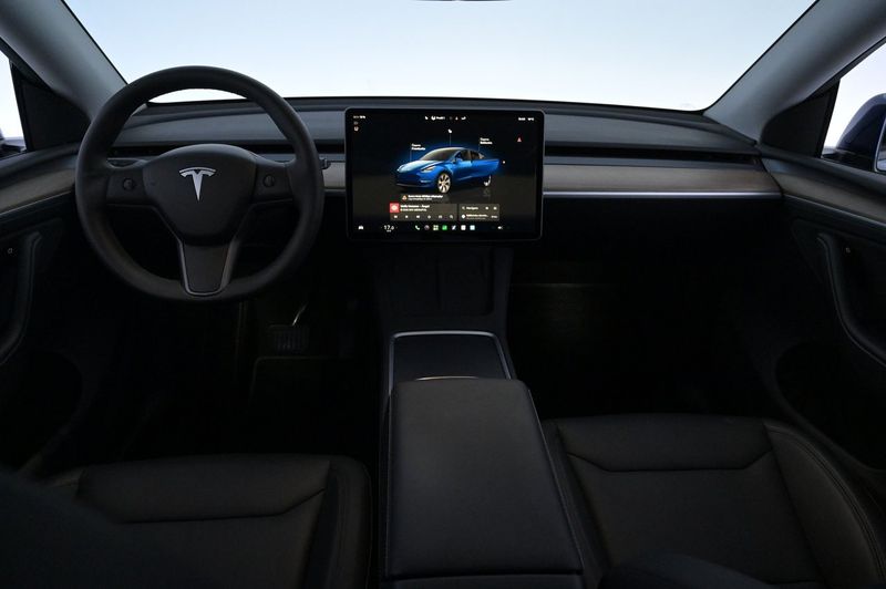 Tesla Model Y bild 6