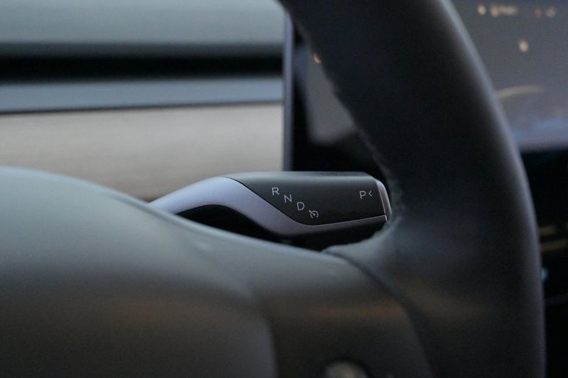 Tesla Model Y bild 8