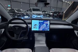 Tesla Model 3 bild 13