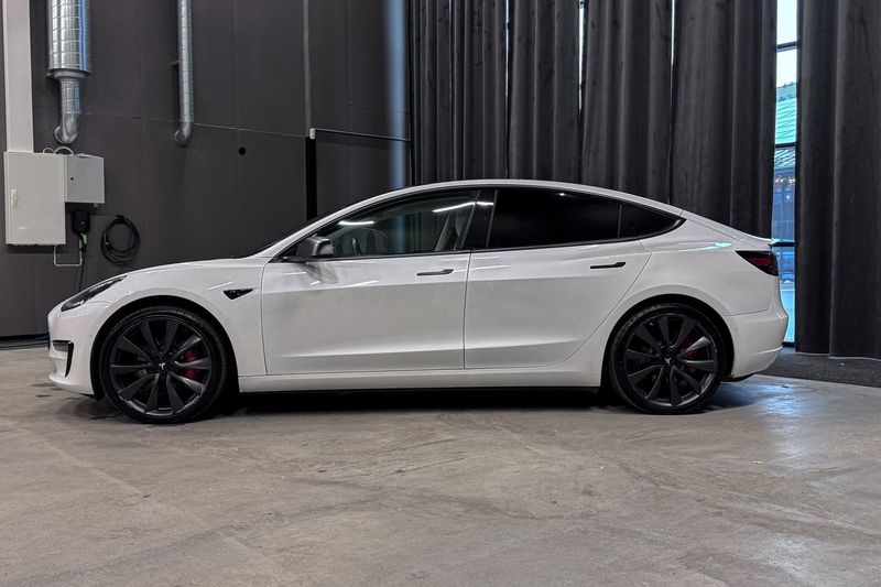 Tesla Model 3 bild 3