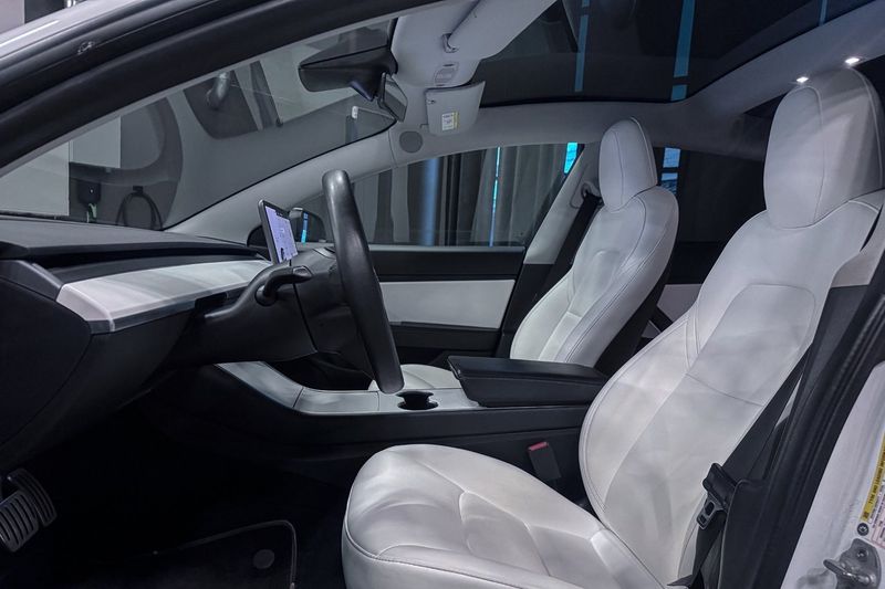 Tesla Model 3 bild 10