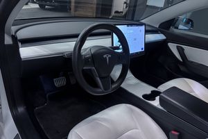 Tesla Model 3 bild 11