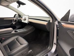 Tesla Model Y bild 14