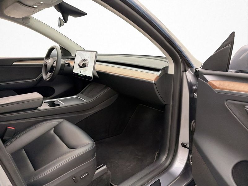 Tesla Model Y bild 14