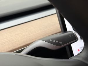 Tesla Model Y bild 30