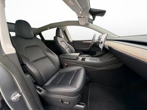Tesla Model Y bild 13
