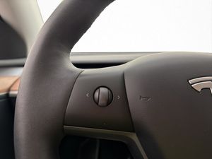 Tesla Model Y bild 18