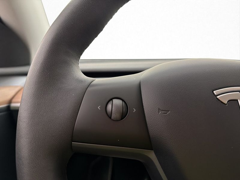 Tesla Model Y bild 18