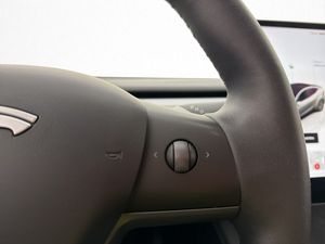 Tesla Model Y bild 19
