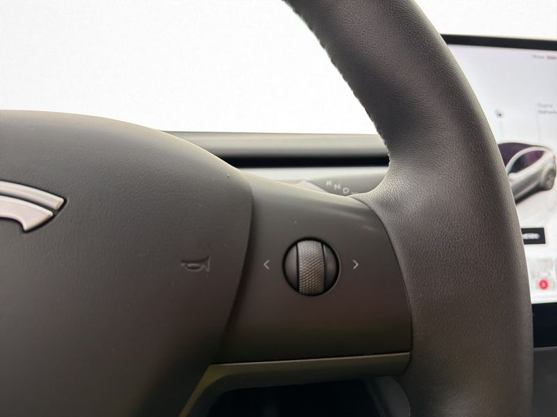 Tesla Model Y bild 19