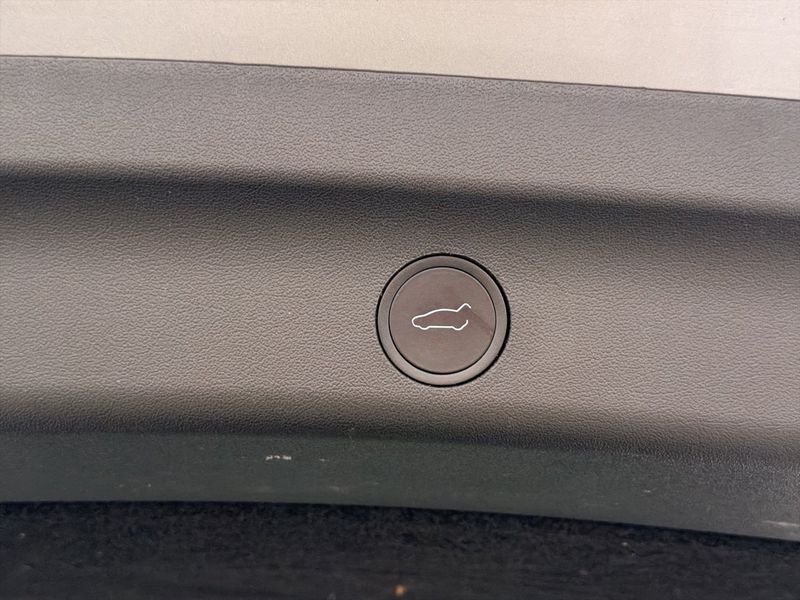 Tesla Model Y bild 27