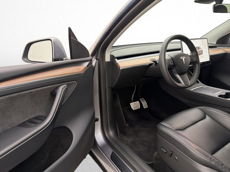 Tesla Model Y bild 9