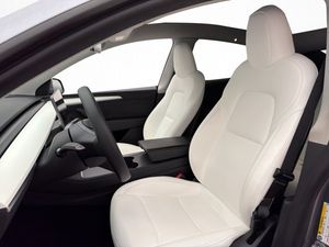 Tesla Model Y bild 13