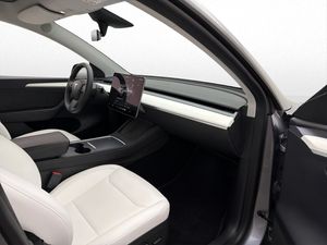 Tesla Model Y bild 15