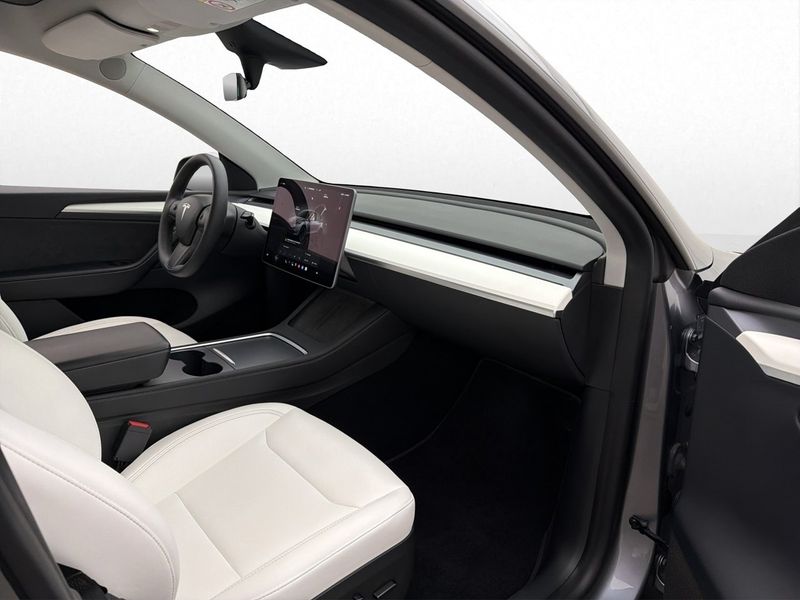Tesla Model Y bild 15