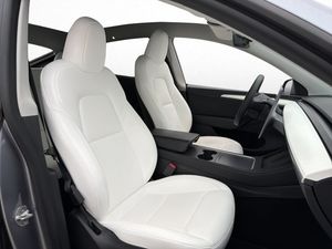 Tesla Model Y bild 16