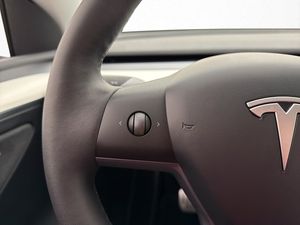 Tesla Model Y bild 21