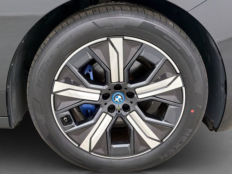 BMW iX bild 11