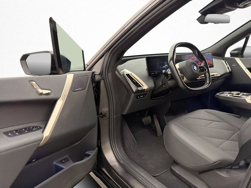 BMW iX bild 12