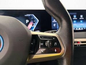 BMW iX bild 30