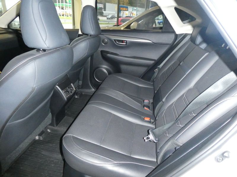 Lexus NX bild 4