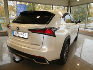 Lexus NX bild 2