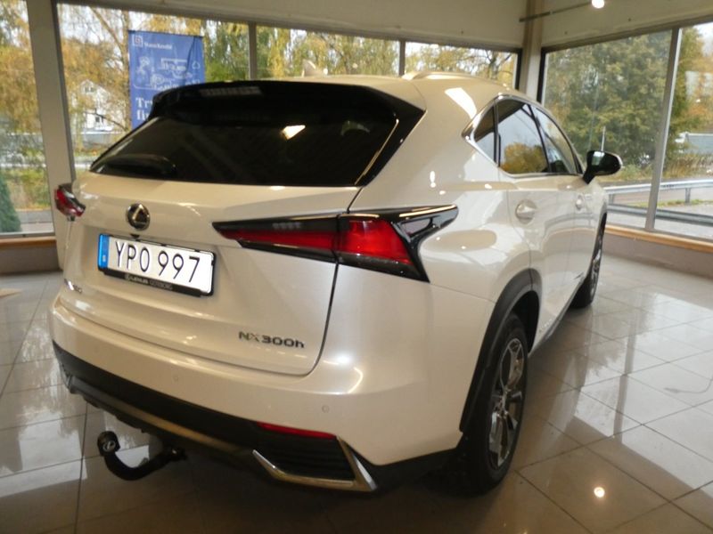 Lexus NX bild 2