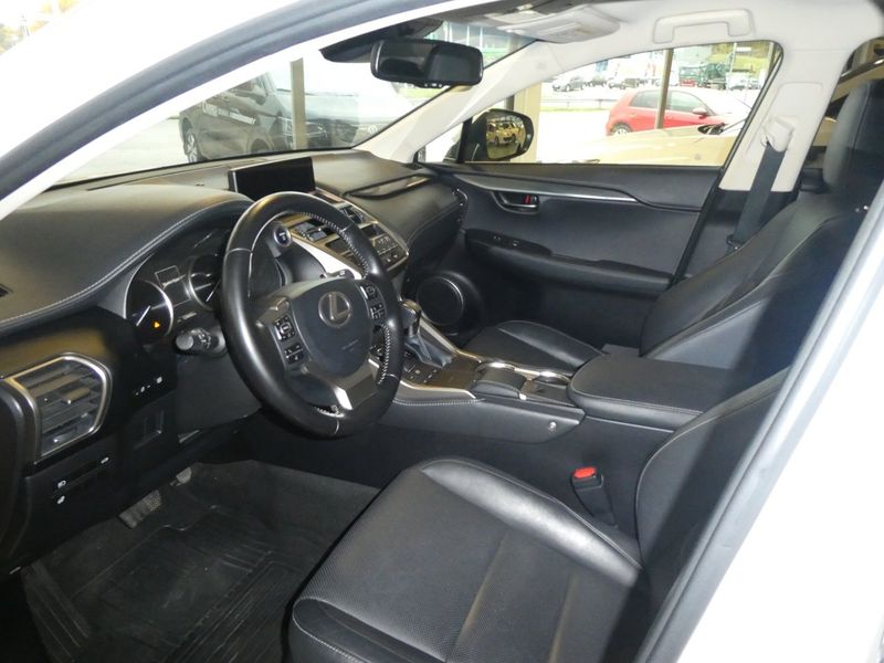 Lexus NX bild 3