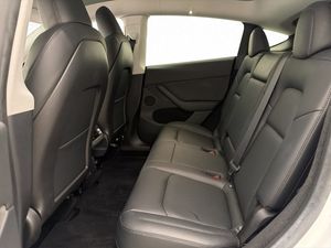 Tesla Model Y bild 26