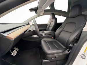 Tesla Model Y bild 13