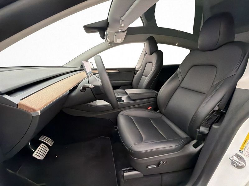 Tesla Model Y bild 13
