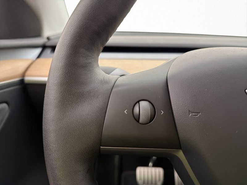Tesla Model Y bild 16