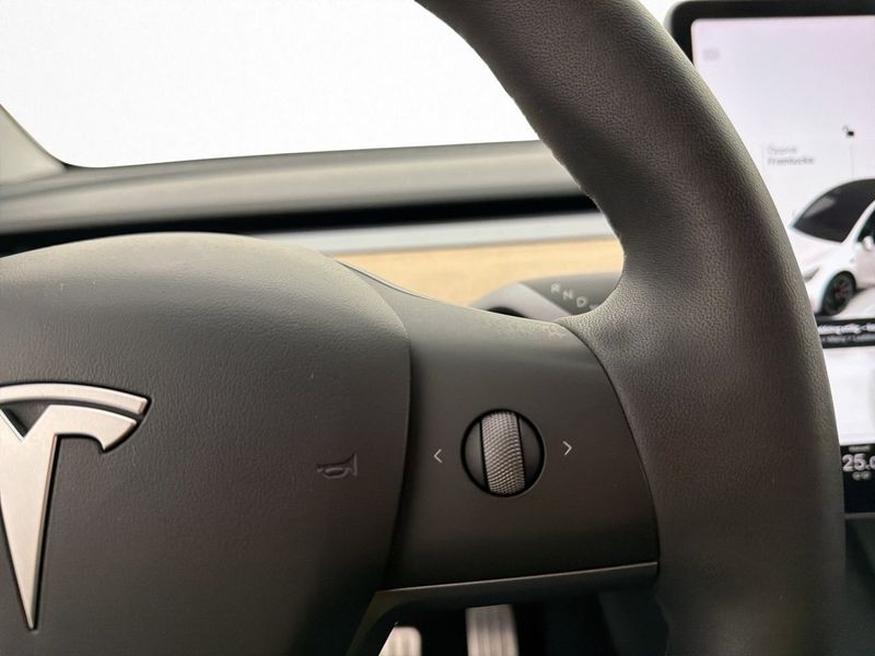 Tesla Model Y bild 17