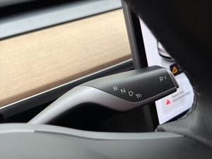 Tesla Model Y bild 18