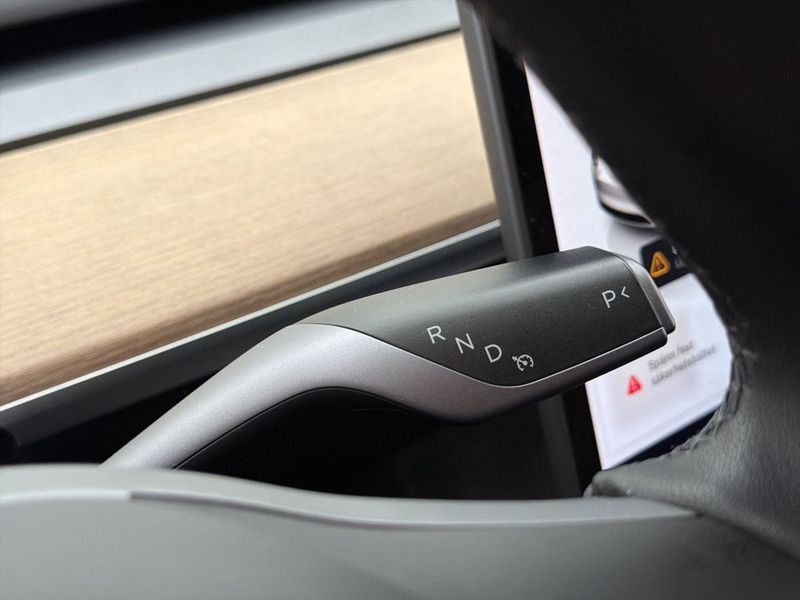 Tesla Model Y bild 18