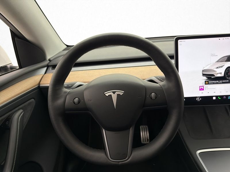 Tesla Model Y bild 15