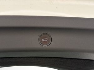 Tesla Model Y bild 28