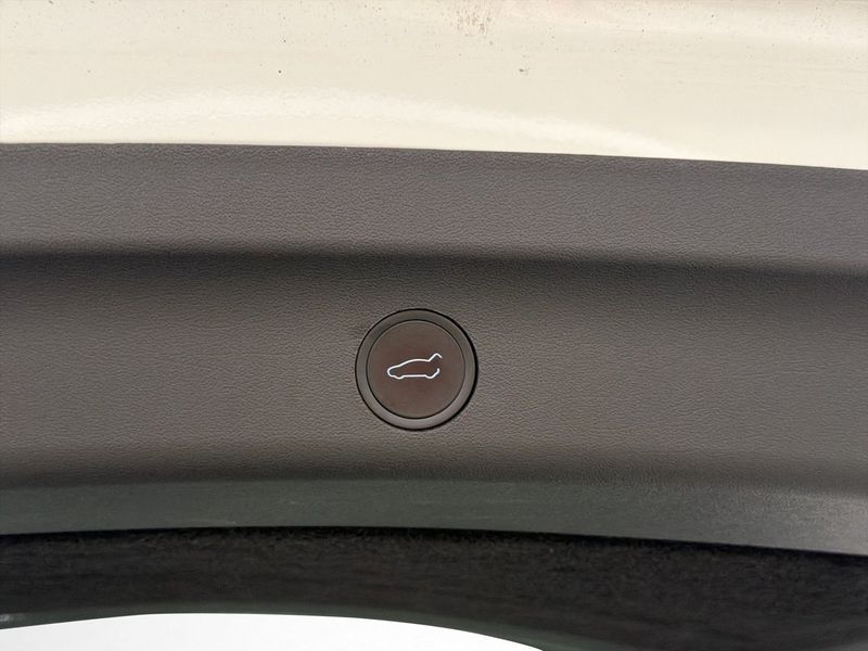 Tesla Model Y bild 28