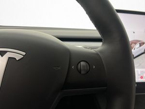 Tesla Model Y bild 25
