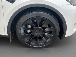 Tesla Model Y bild 31