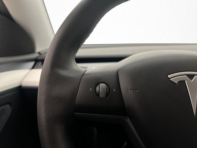 Tesla Model Y bild 23