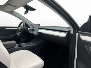 Tesla Model Y bild 33